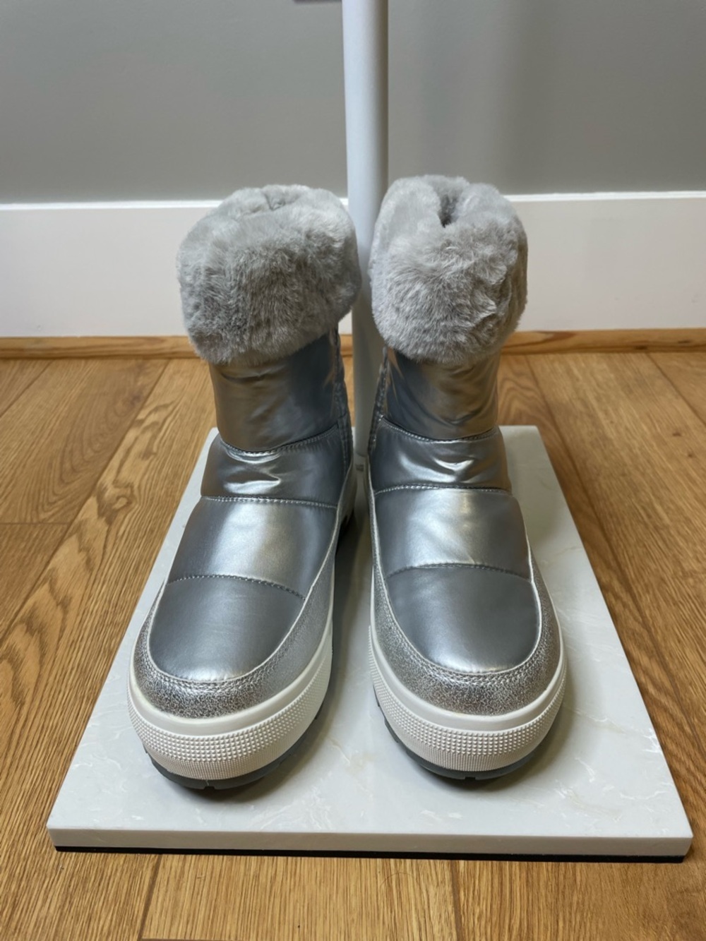 Cougar “Wizard” Metallic Silver Faux-Fur Winter Ankle Boots - Size 6